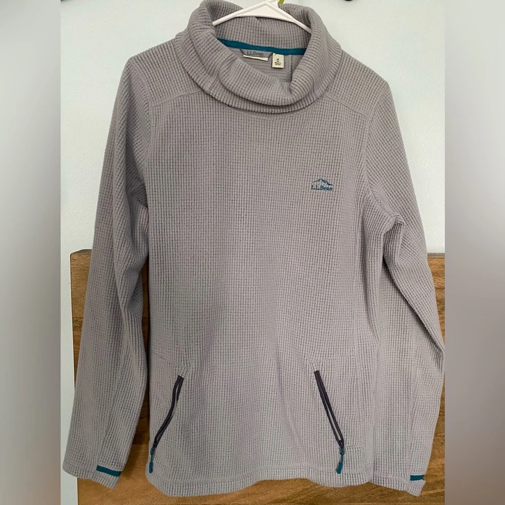 LLBean woman’s fleece pullover with pockets!! - Picture 3 of 7